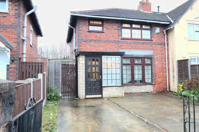 3 Bedroom Semi-Detached House To Rent In Bed Semi-Detached For Rent, Alexandra Road, Palfrey, Walsall, WS1