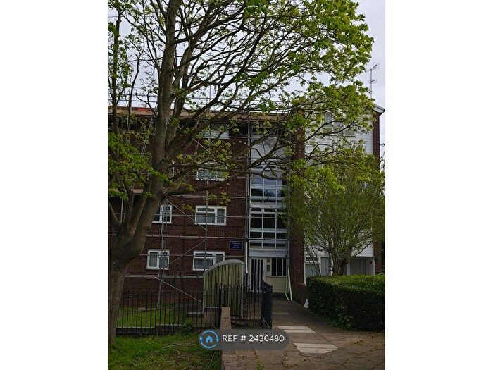3 Bedroom Flat To Rent In Ullswater Close, Worcester, WR4