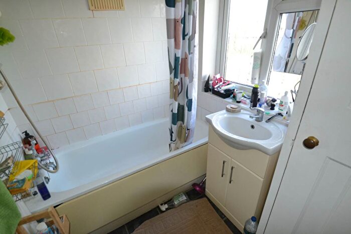 1 Bedroom Semi-Detached House To Rent In Langdale Gardens, Perivale, UB6