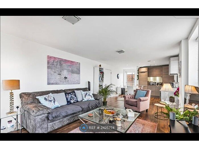 2 Bedroom Flat To Rent In Attlee Court, London, N20