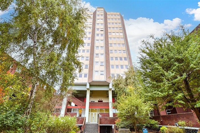 2 Bedroom Flat For Sale In Tamar Square, Woodford Green, Essex, IG8
