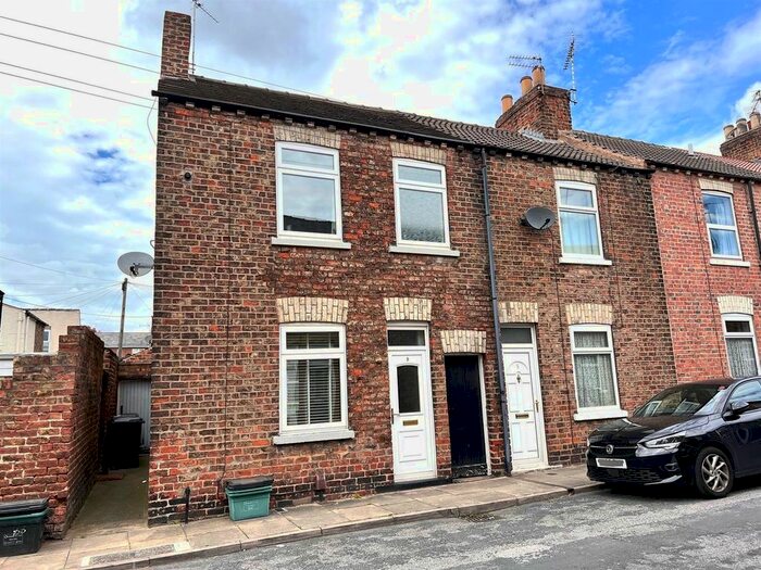2 Bedroom End Of Terrace House To Rent In Ash Street, York, YO26