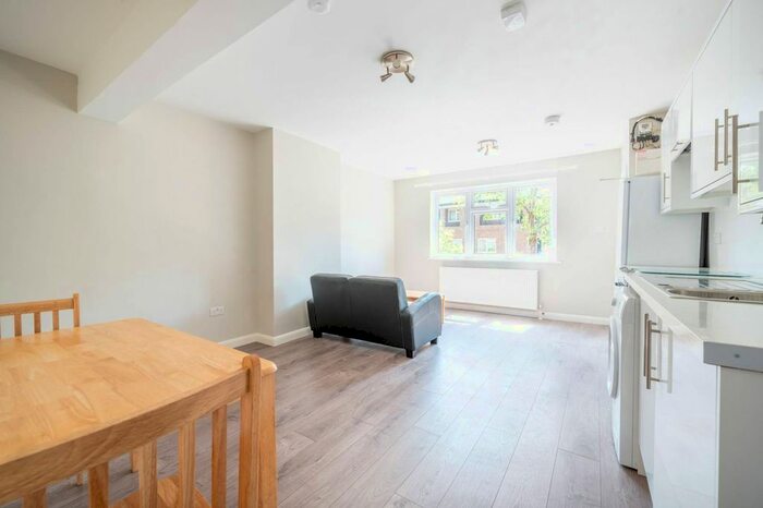 1 Bedroom Flat To Rent In Churston Close, Tulse Hill, London, SW2