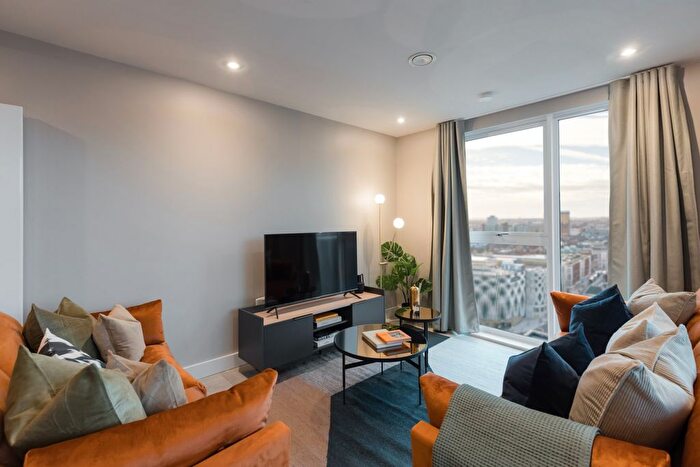 3 Bedroom Flat To Rent In New York, Quarry Hill, Leeds, LS2