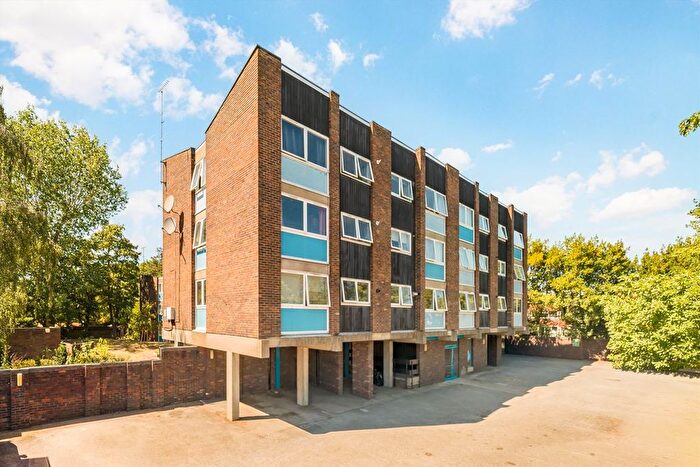 1 Bedroom Flat For Sale In Wellesley Road, Strawberry Hill, TW2
