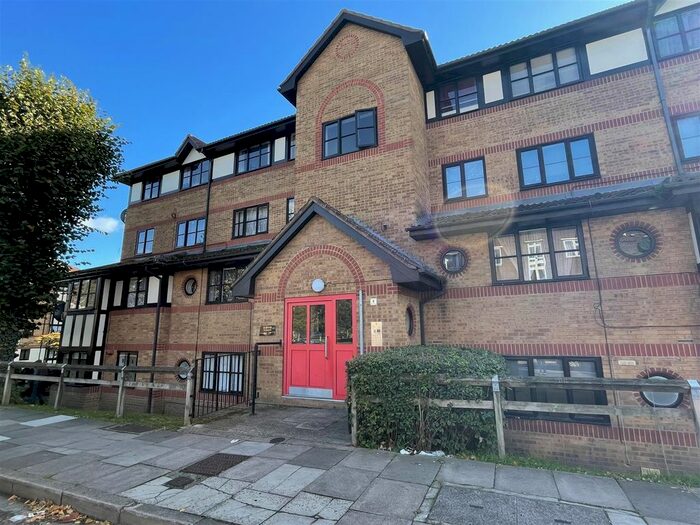 Studio To Rent In Somerset Gardens, White Hart Lane, London, N17