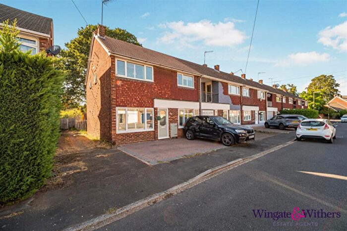 3 Bedroom End Of Terrace House For Sale In Wey Barton, Byfleet, West Byfleet, KT14