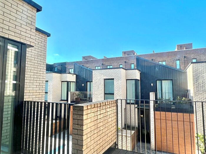 3 Bedroom Flat To Rent In Coopers Lane, London, E20