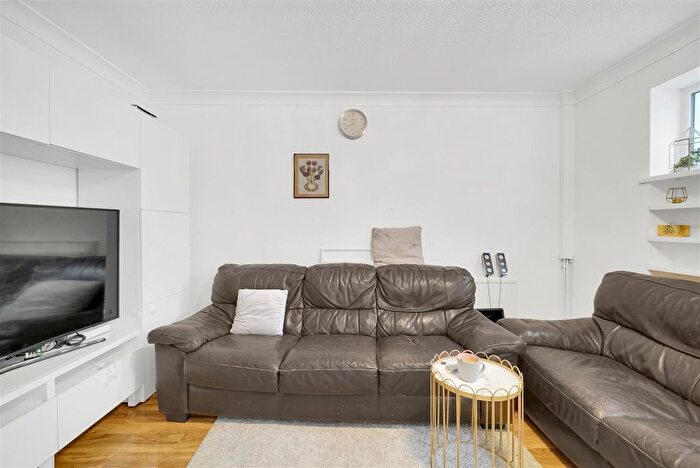 2 Bedroom End Of Terrace House For Sale In Stonechat Square, London, E6