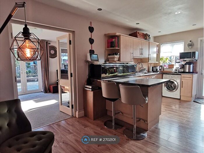 3 Bedroom Semi Detached House To Rent In Brenley Gardens, London, SE9