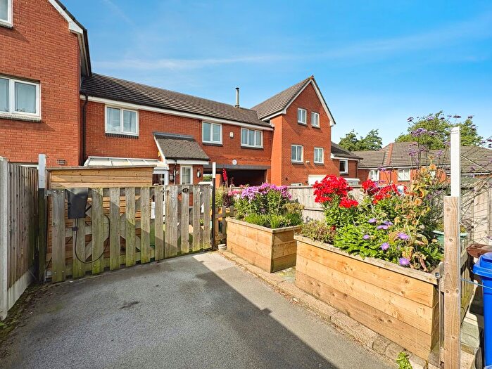 2 Bedroom Flat For Sale In Park Street, Fenton, Stoke-On-Trent, ST4