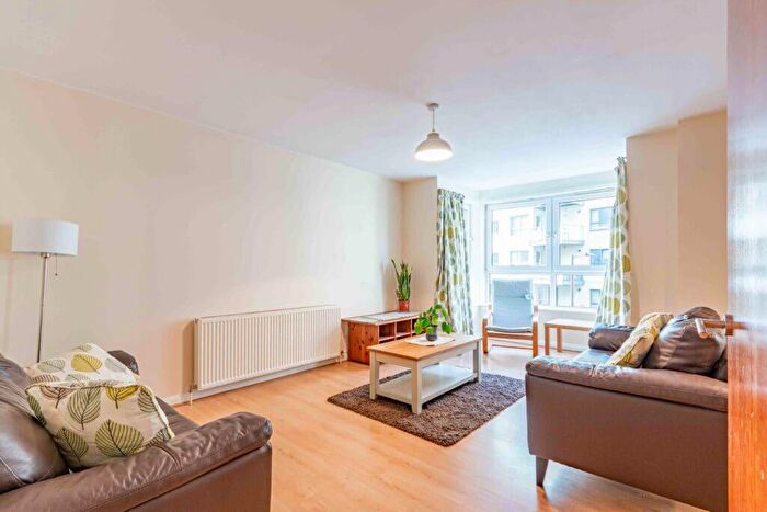 2 Bedroom Flat To Rent In L Portland Gardens, Edinburgh, EH6