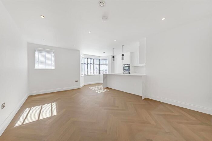 2 Bedroom Apartment To Rent In Beechcroft Avenue, Golders Green, NW11