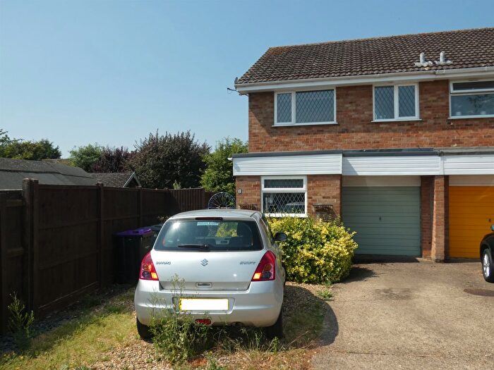 3 Bedroom Semi Detached House For Sale In Sewell Close, Deeping St. James, Peterborough, PE6