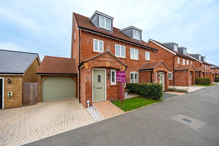 3 Bedroom Semi-detached House For Sale In Caldecott Road, Allington, Maidstone, ME16