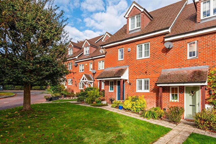 4 Bedroom Town House For Sale In Osprey Drive, Epsom, KT18