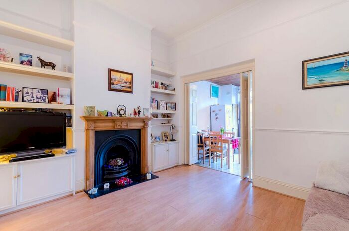 1 Bedroom Flat To Rent In Galveston Road, East Putney, London, SW15