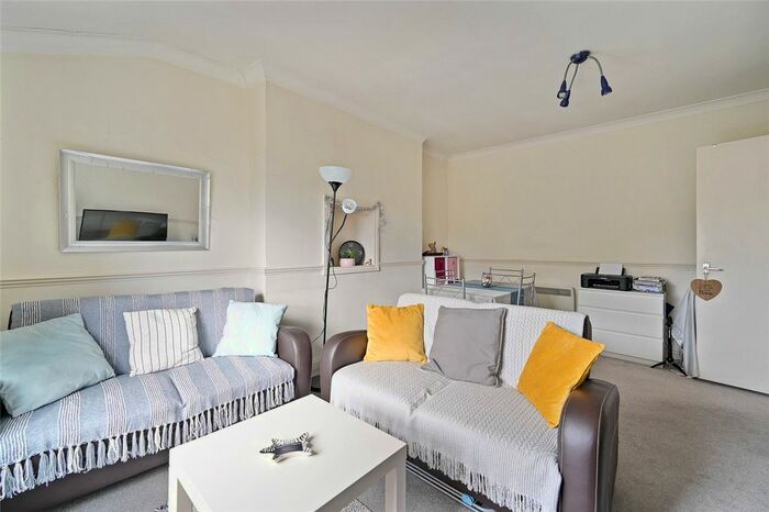 2 Bedroom Flat To Rent In Coningham Road, London, W12