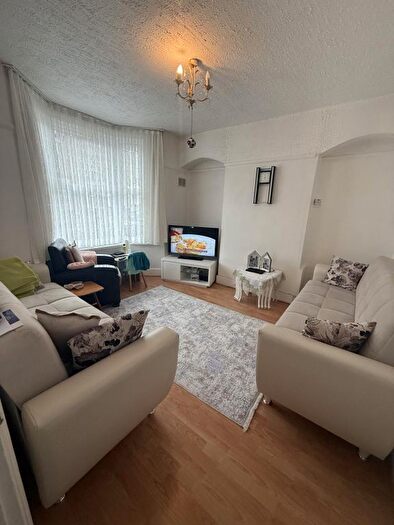 3 Bedroom Terraced House To Rent In Bedroom House For Rent London, N17