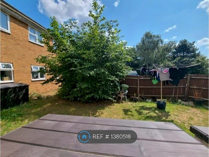 2 Bedroom Flat To Rent In Wallers Close, Dagenham, RM9
