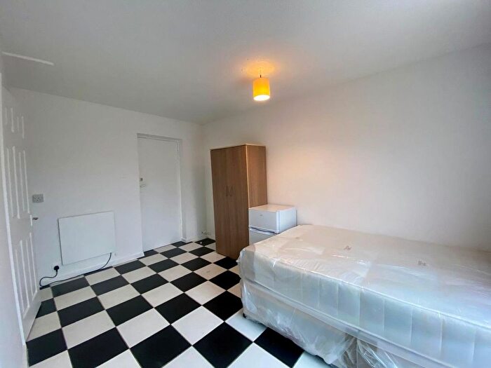 1 Bedroom Studio To Rent In Caernarvon Close, Mitcham, CR4