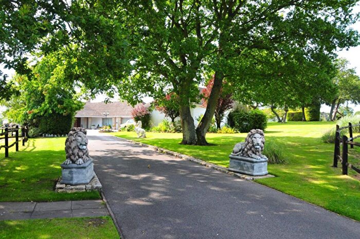 5 Bedroom Bungalow To Rent In Monks Walk, Farnham, GU9