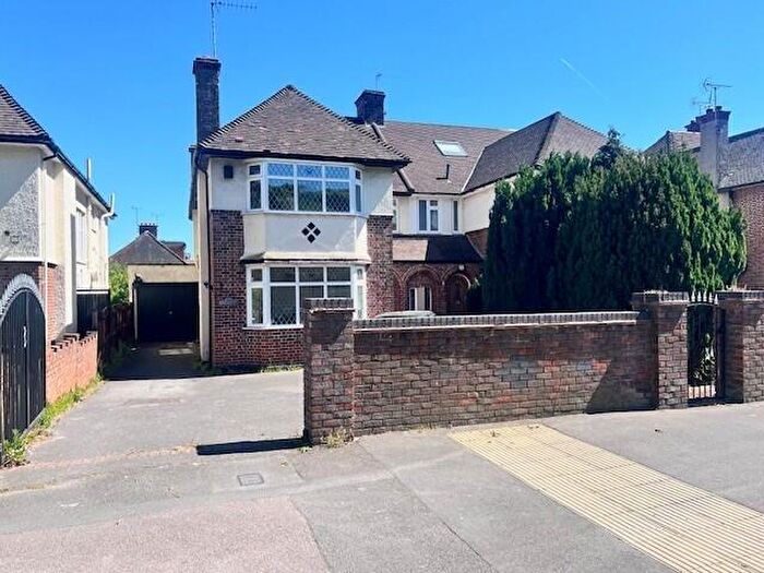 4 Bedroom House To Rent In High Road, London, N12