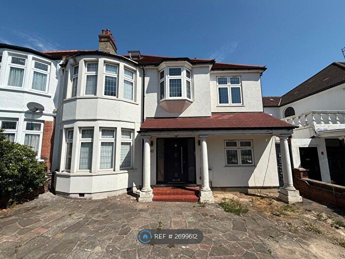 3 Bedroom Flat To Rent In Bourne Hill, London, N13