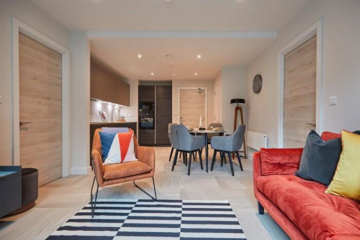 2 Bedroom Apartment To Rent In Rochdale Road, Manchester, Greater Manchester, M4