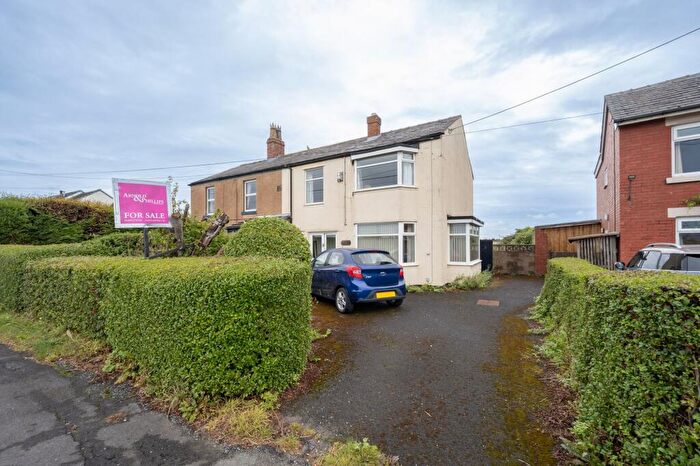 2 Bedroom Semi-Detached House For Sale In Mairscough Lane, Downholland, L39