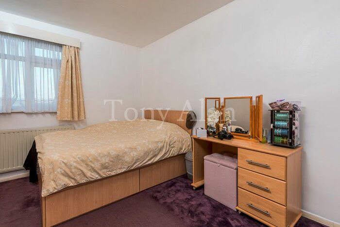 4 Bedroom End Of Terrace House To Rent In Colton Gardens, London, N17
