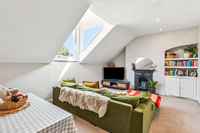 2 Bedroom Apartment For Sale In Balham Park Road, SW12