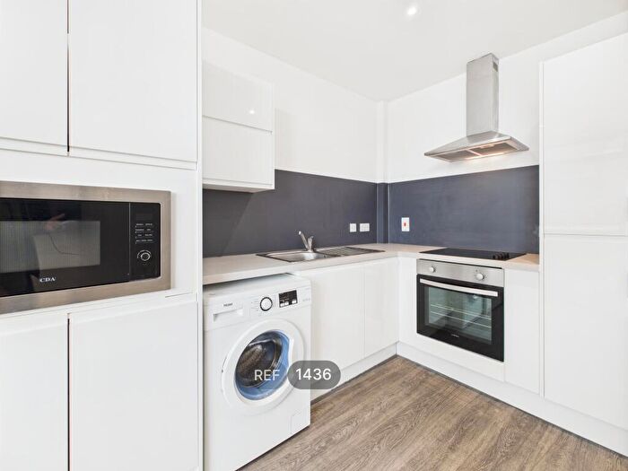 1 Bedroom Apartment To Rent In Centre Court, Paragon Street, HU1