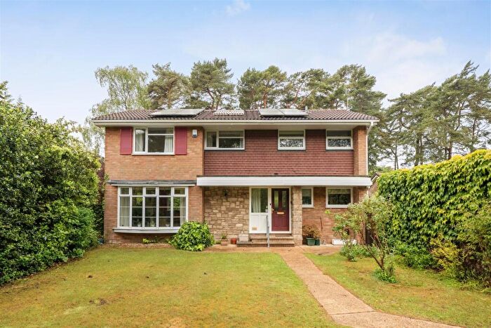 4 Bedroom Detached House To Rent In Dryden Close, Ashley Heath, BH24