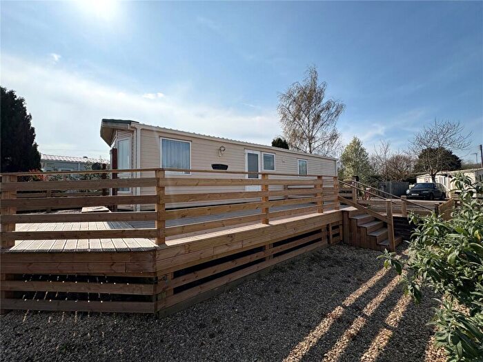 2 Bedroom Mobile Home For Sale In Avon Side Caravan Park, Welford On Avon, Stratford-upon-Avon, Warwickshire, CV37