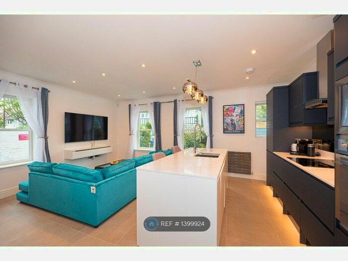 1 Bedroom Flat To Rent In Winchester Court, Richmond, TW9