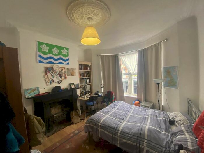 5 Bedroom House To Rent In Strathnairn Street, Roath, CF24