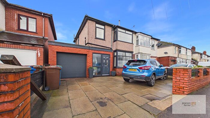 3 Bedroom Semi Detached House For Sale In Brandlesholme Road, Brandlesholme, Bury, BL8