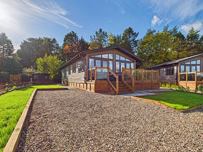 3 Bedroom Mobile Home For Sale In Leconfield Road, Cherry Burton, HU17