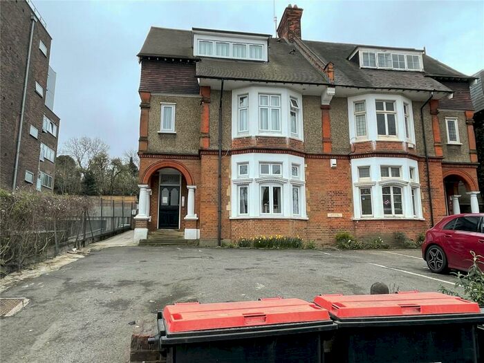 Apartment To Rent In Station Road, Barnet, EN5