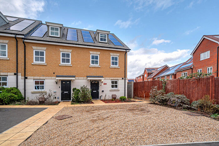 3 Bedroom End Of Terrace House For Sale In Newham Way, Erith, DA8