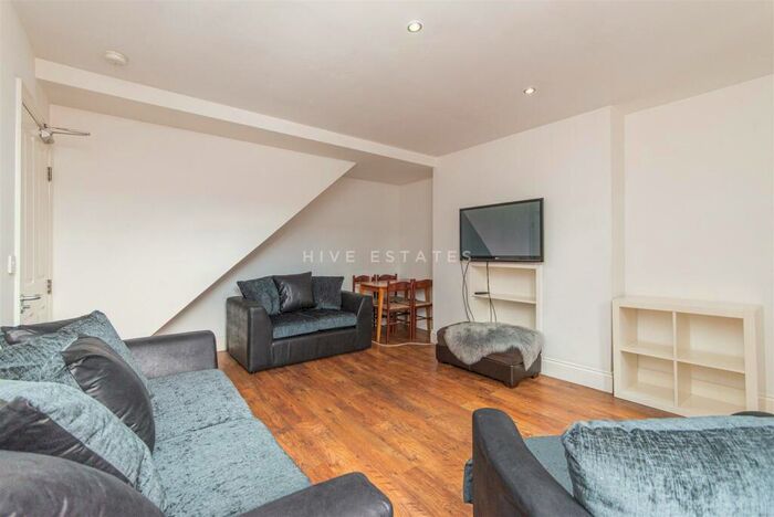 6 Bedroom Maisonette To Rent In Forsyth Road, Jesmond, Newcastle Upon Tyne, NE2