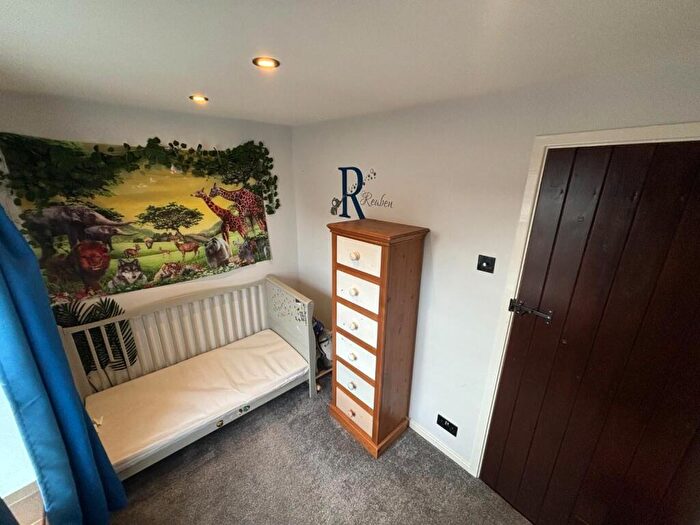 2 Bedroom Cottage For Sale In High Street, Earls Barton, Northamptonshire, NN6