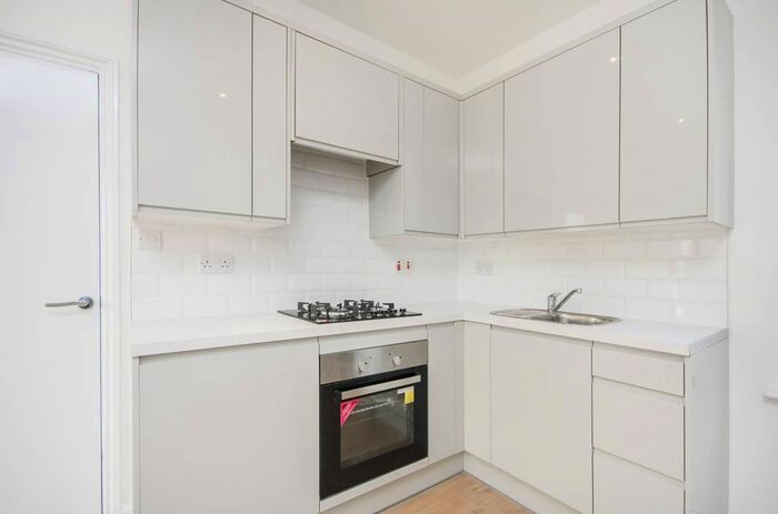 2 Bedroom Flat To Rent In Morieux Road, Leyton, London, E10