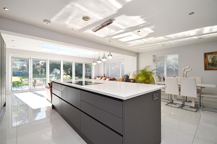 3 Bedroom Bungalow For Sale In Woodsgate Park, Bexhill-On-Sea, TN39