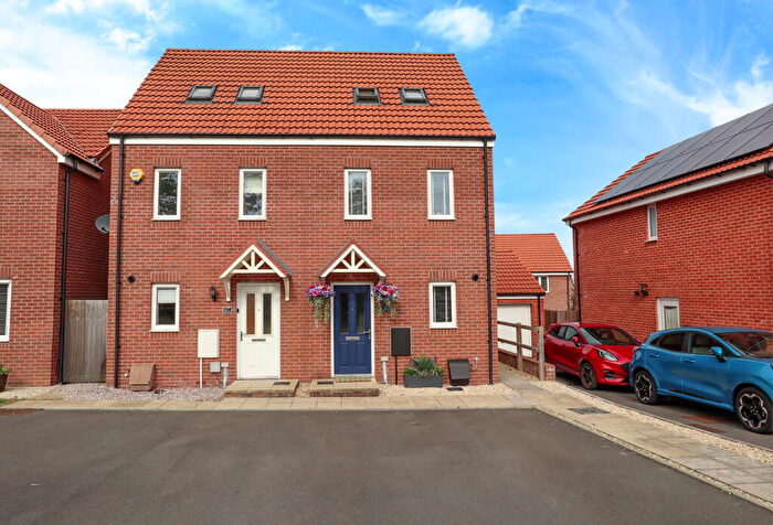 3 Bedroom Semi-Detached House For Sale In Cavendish Close, Calne, SN11