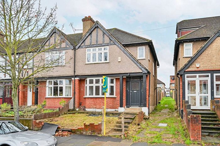 3 Bedroom End Terrace House For Sale In Brookbank Avenue, Hanwell, London, W7