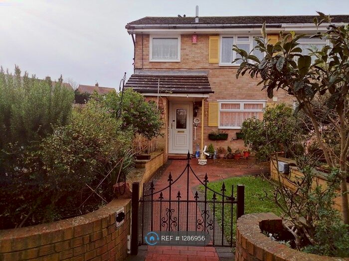 3 Bedroom End Of Terrace House To Rent In Maywood Avenue, Eastbourne BN22