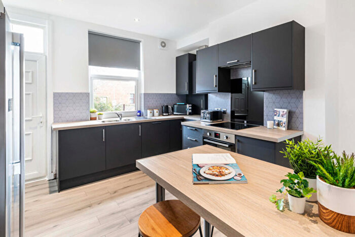 6 Bedroom House To Rent In Delph Lane, Leeds, LS6