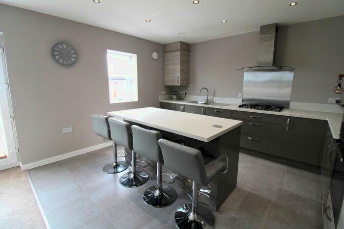 2 Bedroom Flat To Rent In Lime Tree House, Hunters Walk, Chesterfield, S40